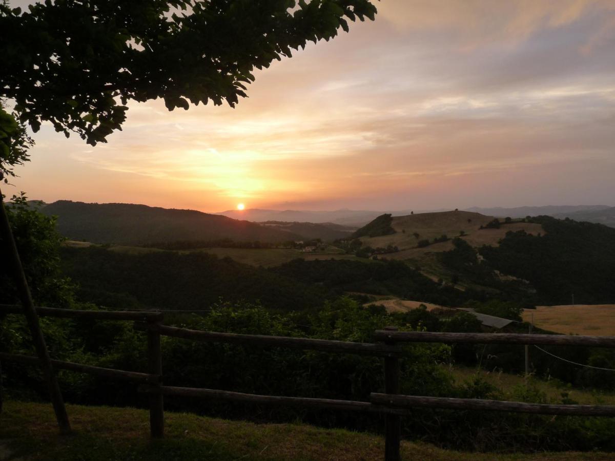 Agriturismo Girolomoni Isola del Piano Exterior foto
